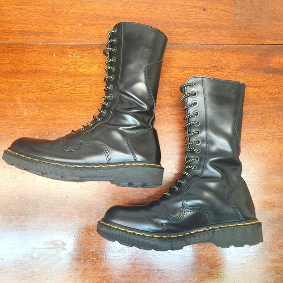 Made in England Doc Marten boot - Picture 5 of 9